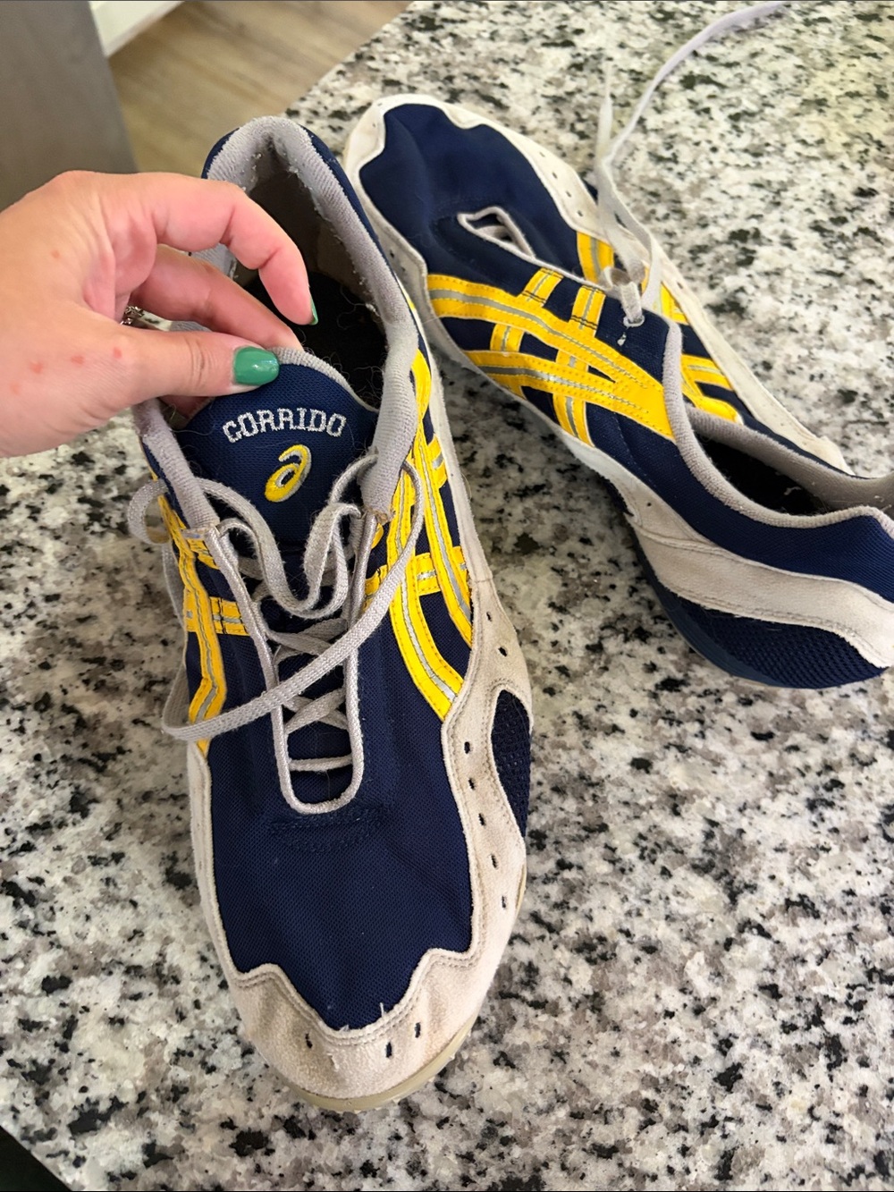 ASICS Corrido menโs throwback Navy and Yellow Athletic Shoes